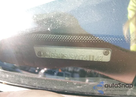 2000 Mercury Grand Marquis Ls z USA, uszkodzony, nr VIN 2MEFM75W9YX741148